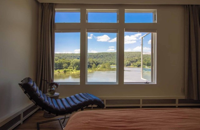 Riverfront on main street Narrowsburg - a vacationer's playground