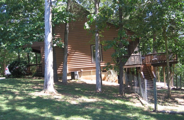 Riverfront, pet friendly ! Log cabin with 2 bedrooms and loft!