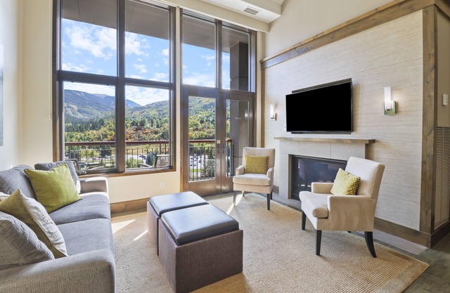 Riverfront Resort & Spa PENTHOUSE Residence Stunning Mountain Views, Ski-In/Out