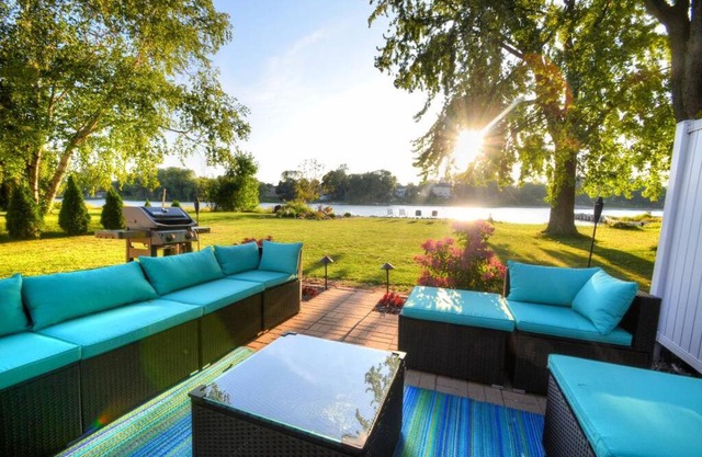 Riverfront Retreat! Water front and dog friendly!