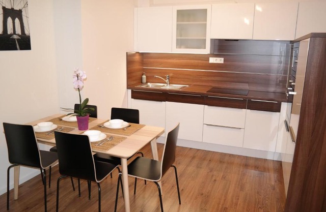 Riverside Apartman with Free Parking