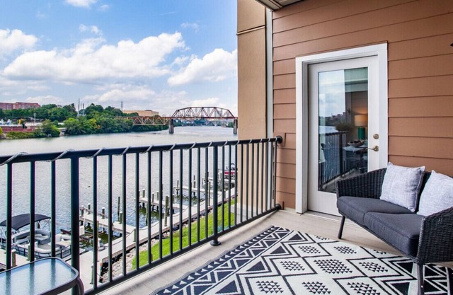 Riverside Condo - Downtown & River Views/Access!