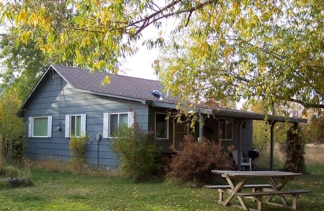 Riverside Cottage - Bitterroot River bank in Conner