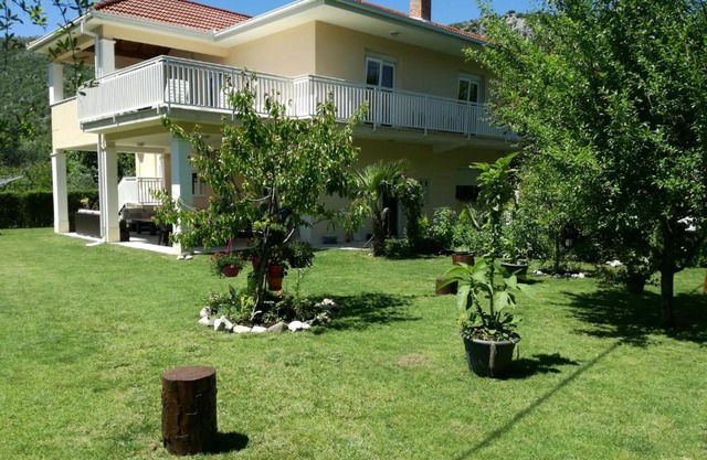 Riverside Guesthouse