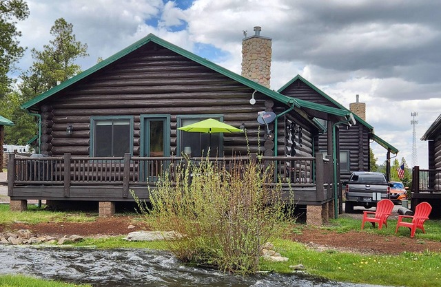Riverside Lodge #174-Log Cabin in Greer
