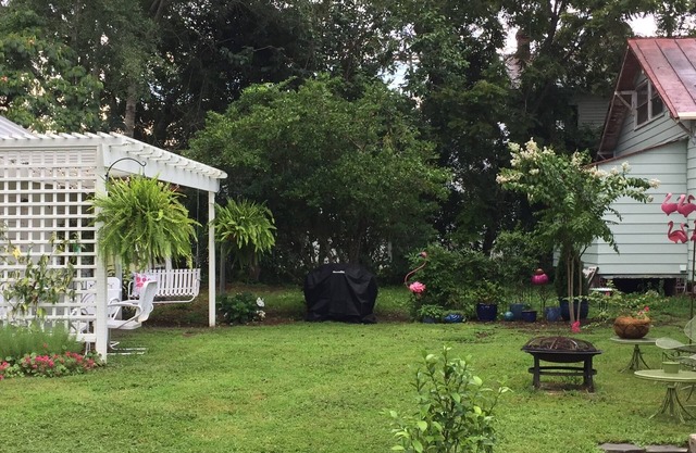 Riverside Retreat - 1940s Coastal Bungalow in New Bern, NC