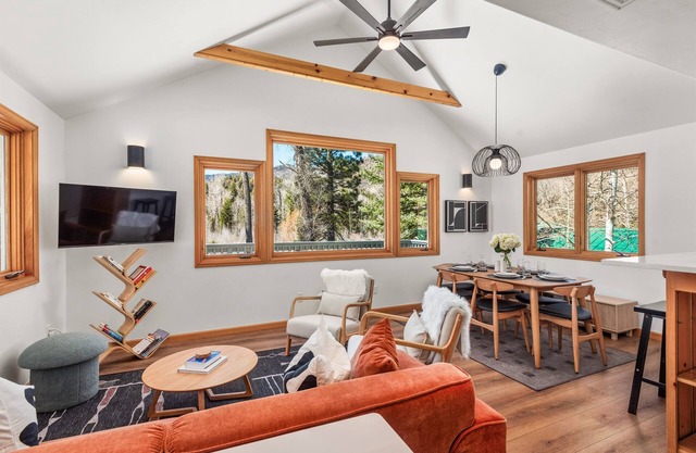 Riverside Retreat | Redstone’s Refined Hideaway