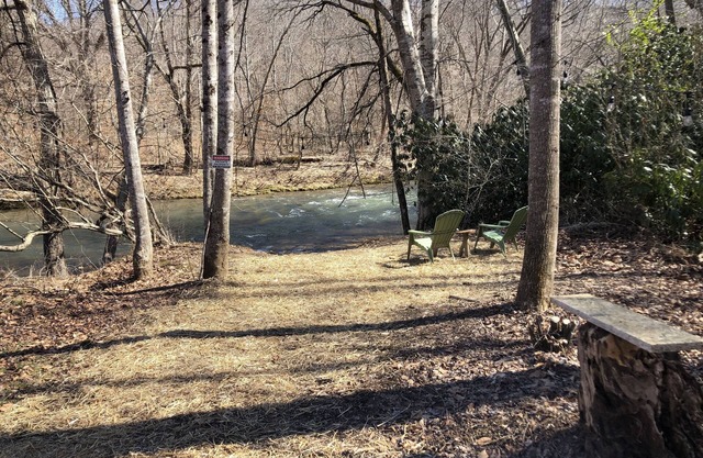 Riverside Retreat , Waterfront Getaway on the Dan River, Mt.Airy, Pilot Mountain