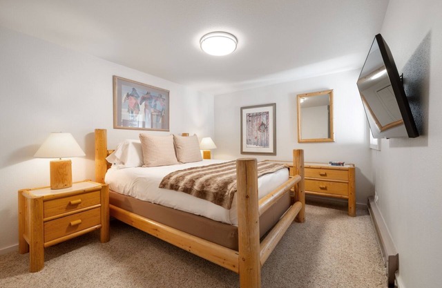 RMR: Gros Ventre A4 Condo in Teton Village