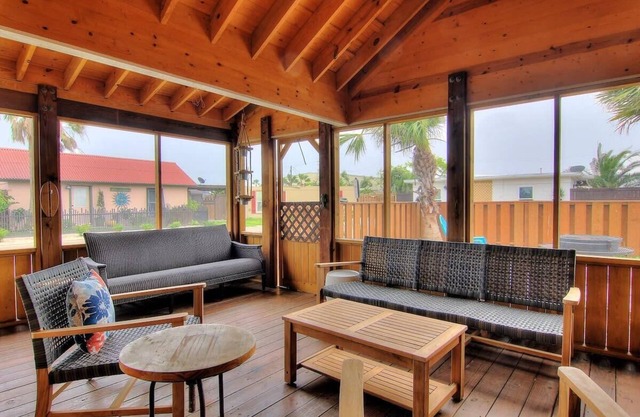 RNR Cottage- Screen Porch | Pet Friendly