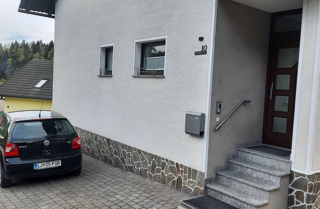 Rob Picturesque and Cozy Apartment with Balcony - Two Bedroom Apartment with Balcony