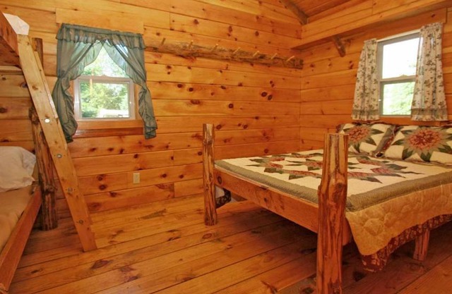 Robin Hill Camping Resort Deluxe Cottage 13