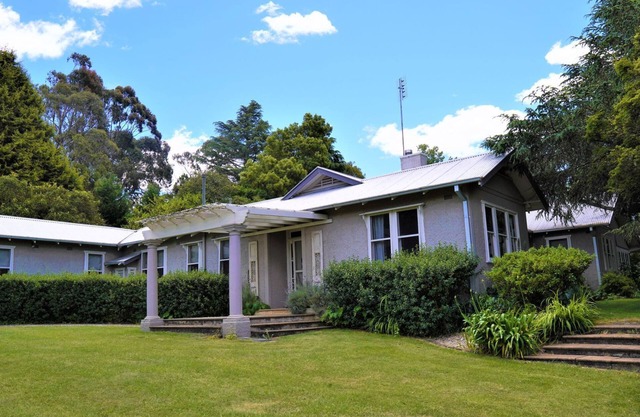 Robin Hill Manor - Stay 3 Pay 2