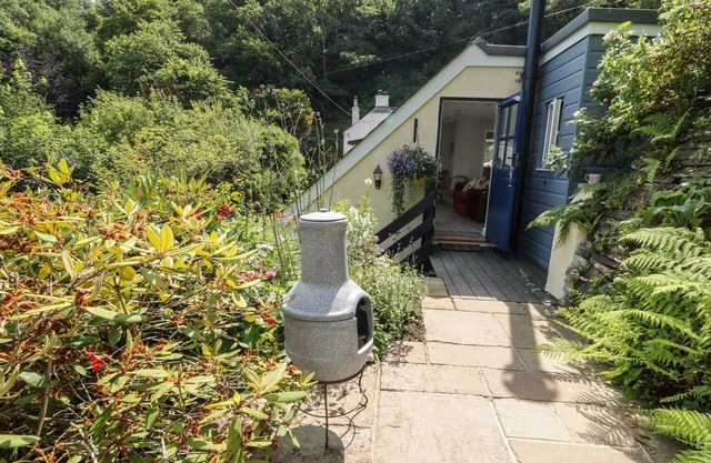 ROBINS REST, pet friendly, character holiday cottage in Bere Alston