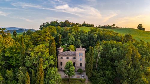 Rocchetta Cionini - a Castle overlooking the Motor Valley