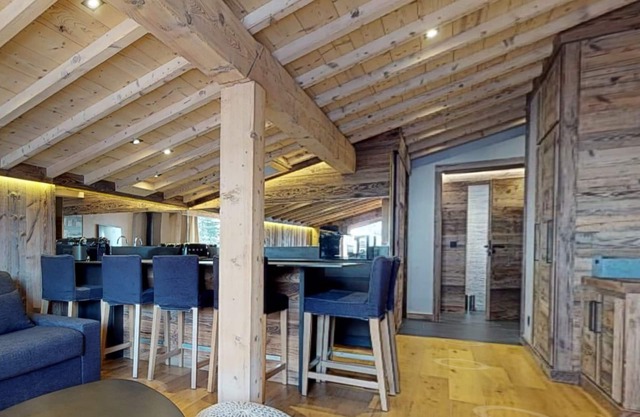Rochebrune Warm and modern chalet-style apartment near the village center