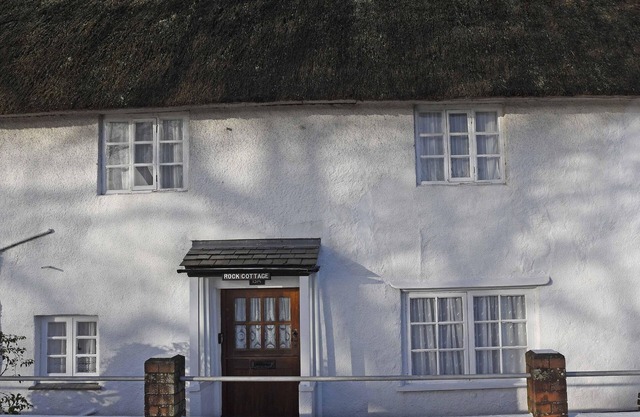 Rock Cottage, charming and welcoming Thatched Cottage, with beach front location