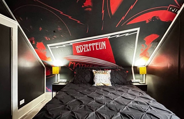 Rock 'n' Roll Haven | Themed | Sleeps 6
