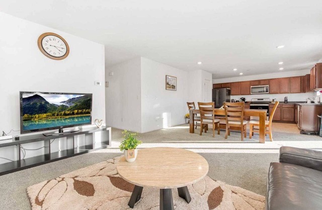 Rocky Mountain Retreat Oasis on Orleans St