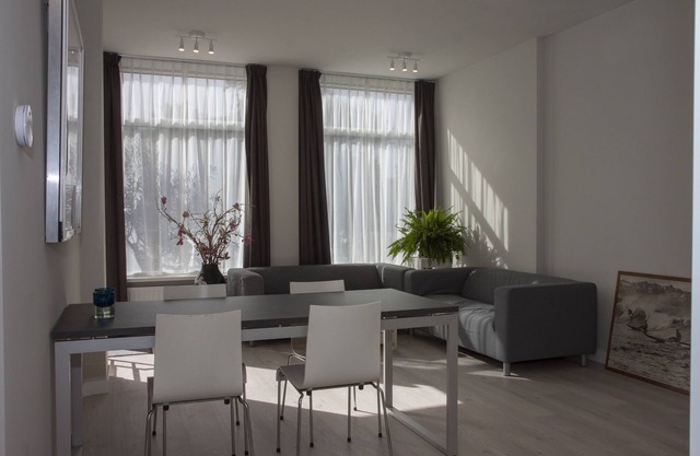 Romantic apartment near Beach Shops and Station