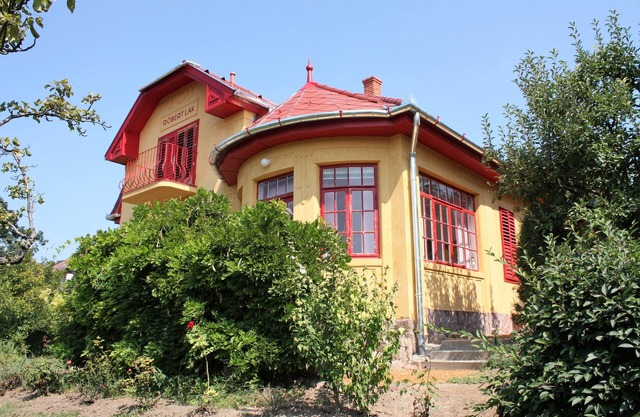 Romantic Art Nouveau villa on Lake Balaton, well-kept garden, with lake view
