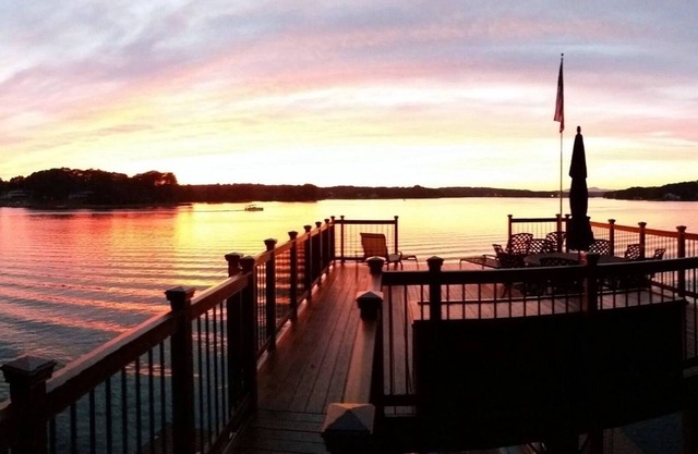 Romantic Cottage on Smith Mountain Lake