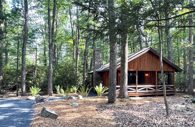 Romantic Couples Log Cabin Suite in the Poconos with Jetted Tub