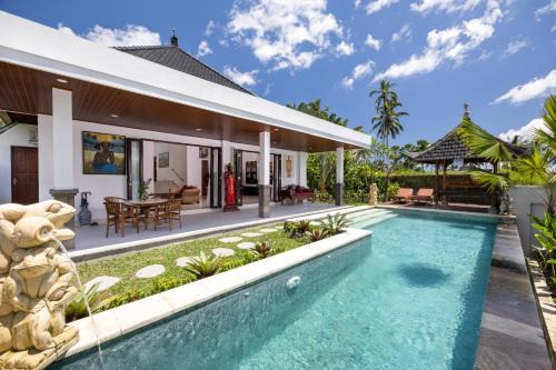 Romantic Cozy Three Bedroom Jungle View Villa in Ubud