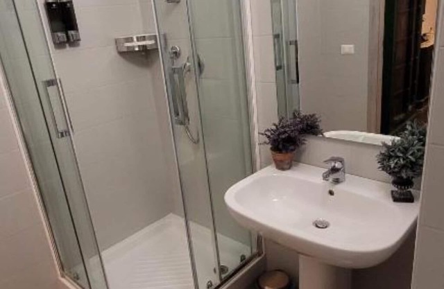 RomAntic Dreams: Double Room with Private Bathroom