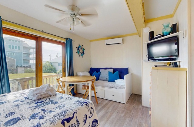 Romantic Hatteras Studio | Rooftop Ocean Views, Free WiFi & Club Hatteras Access