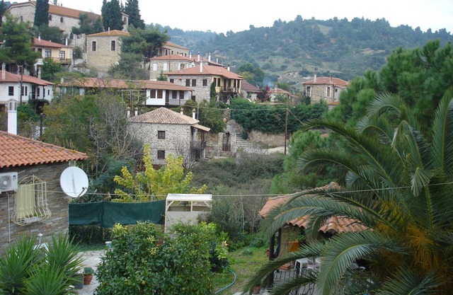 Romantic holiday home for two (+ toddler) in the village by the sea - Nikiti / Chalkidik