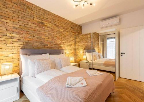 Romantic Home by Andrassy street with Garage and Rooftop Pool