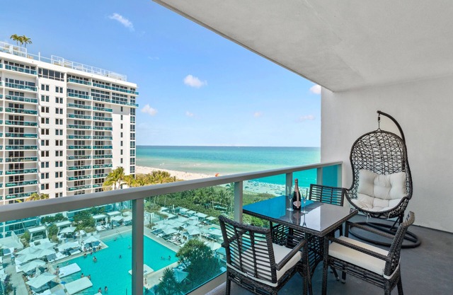 Romantic-Paradise-Luxurious-5 star-1BR-OceanFront-View-Balcony-Miami-South-Beach