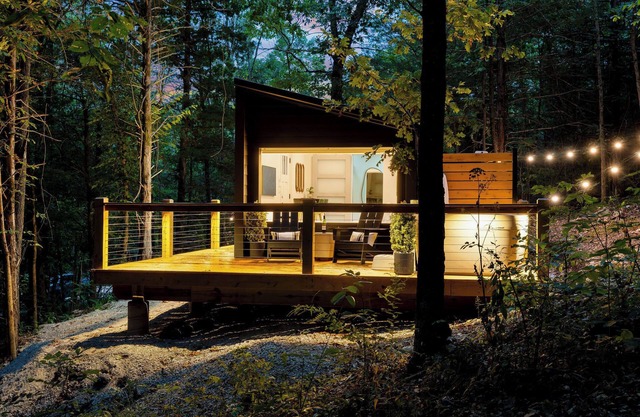 Romantic retreat in the woods with hot tub!