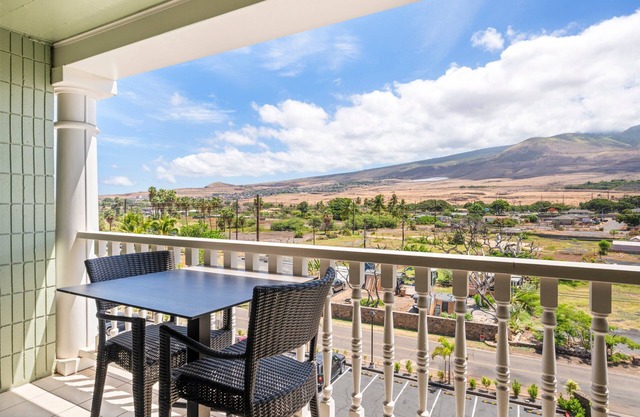 Romantic Retreat – Lahaina Shores 504, Sunrise Balcony