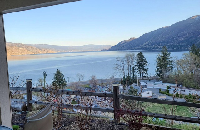 Romantic year round setting overlooking Lake Okanagan.