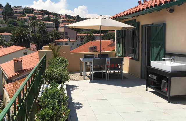 Roof top apartment with large terrace and views in the heart of the old town