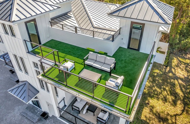 Rooftop+Balcony! Luxury Stay in Downtown Dunedin