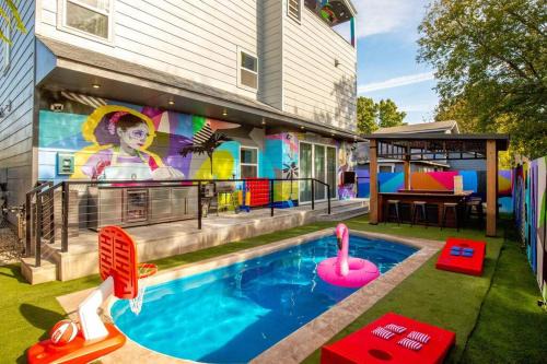Rooftop Karaoke W City Views, Hottub, Pool, Games