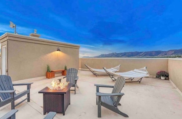 Rooftop Patio, Hot Tub, EV charging, Mtn views, close to AFA!