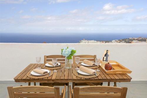 Rooftop View Escape - 1 Minute to Center and Fast Wi-Fi
