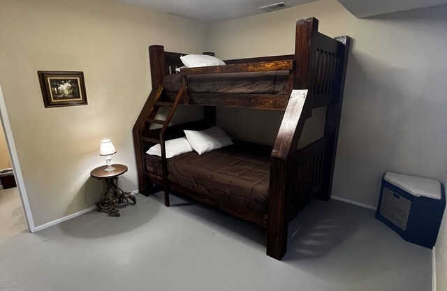 Room #1, sleeps 3 located just 20 mins from the heart of downtown Waxahachie.