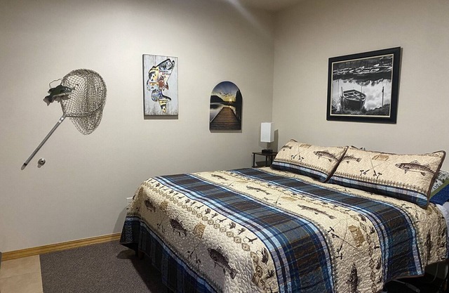 Room 4 @ Montana's Wolf Creek Lodge