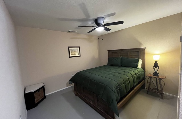 Room #4, sleeps 2 located just 20 mins from the heart of downtown Waxahachie.