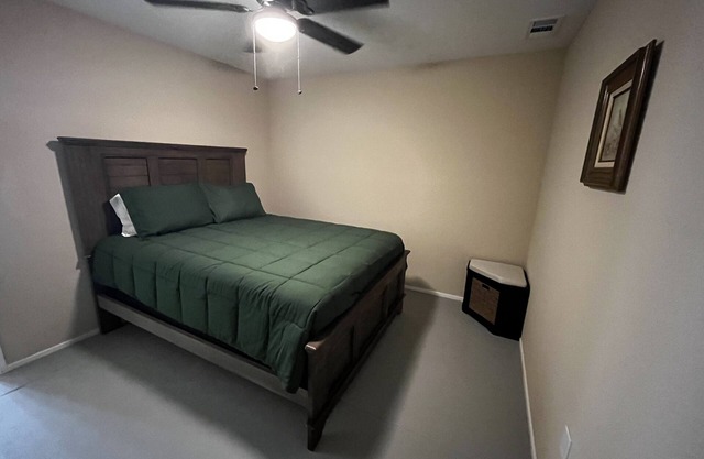 Room #5, sleeps 2 located just 20 mins from the heart of downtown Waxahachie.
