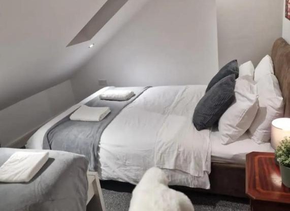Room 6 Shared House in L6