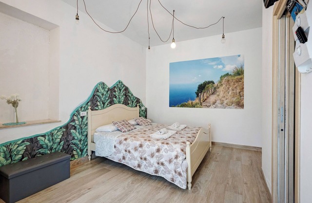 Room 'Camera Sentieri Con Vista Vesuvio' with Mountain View, Wi-Fi and Air Conditioning