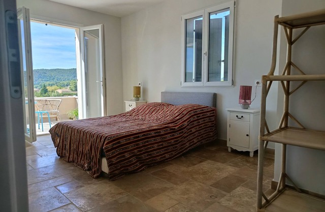 Room for rent upstairs in house - ideal for short stays, host on site