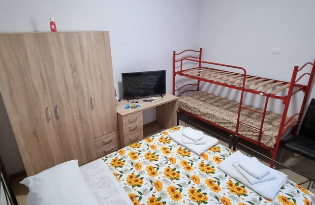 Room in cottage Holiday home in Palmi Pietrenere.
