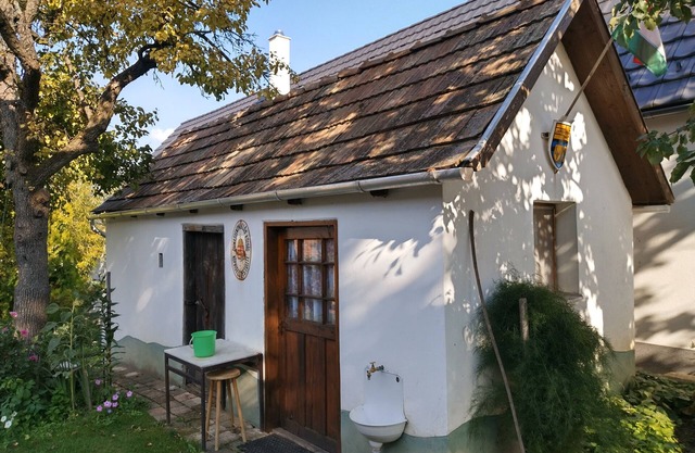 Room in Farmhouse - Rustic Charm - two Bedroom Suite 8601